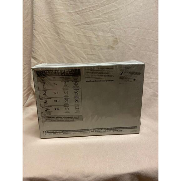 Revell 1/25 99 Ford SVT F-150 Lightning Model Kit Factory Sealed - Picture 2 of 4